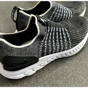 Nike react Phantham run flyknit 2 black and white